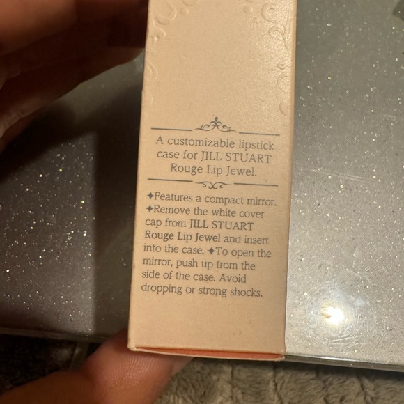 Jill Stuart - Picture 3 of 5